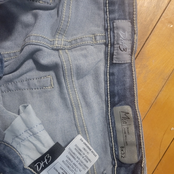 Lightly distressed pale blue skinny jeans. Size 8x32. Super soft and stretchy! - Picture 3 of 4